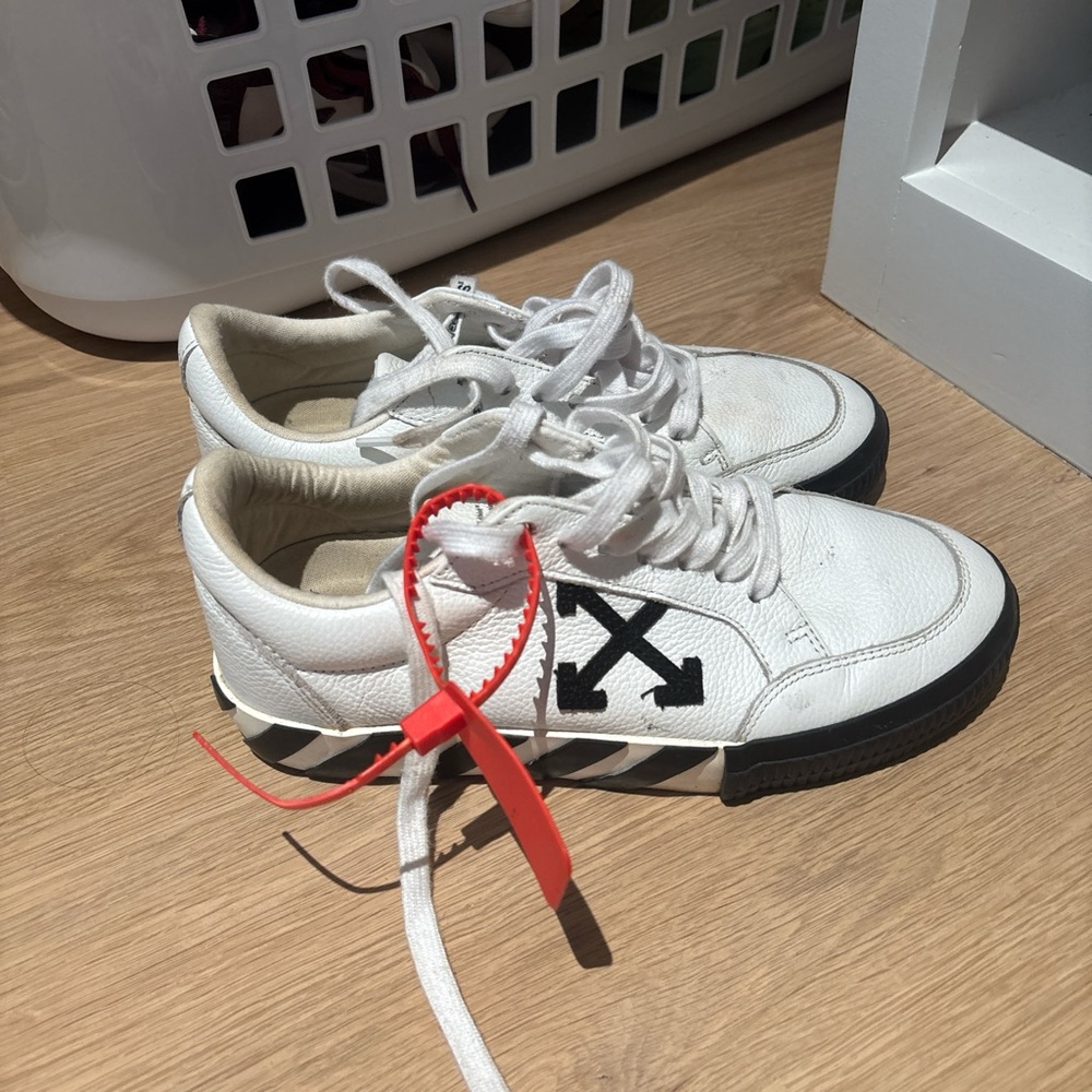 Off white Sneakers